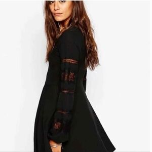 Abercrombie & Fitch Black V-Neck Dress with Lace Sleeves Size Small